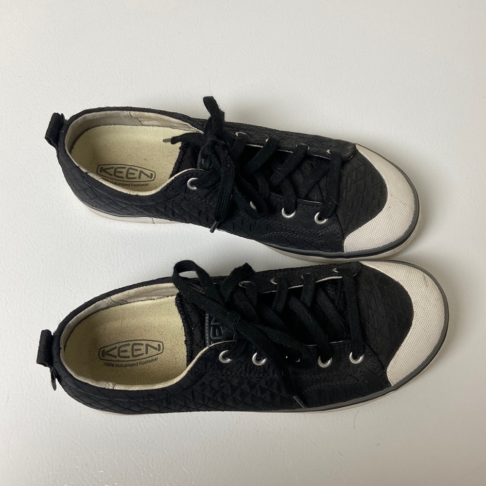 Keen blacken sneakers size 9